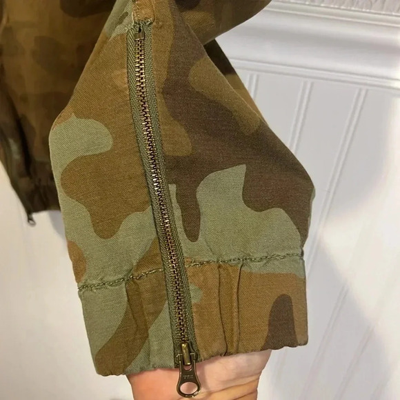 Levi’s mid rise ankle length camouflage print jogger pants size small - Picture 8 of 15